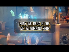 바쁜 금속 공사 가게